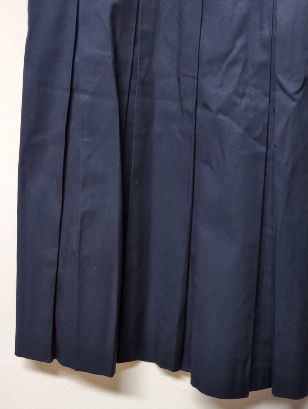 Brooks Brothers Navy Pleated Skirt, Size 14 - Picture 4 of 7